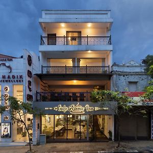 Cafe Aroma Inn